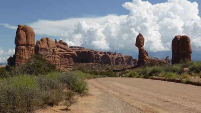 Arches. Balanced rock