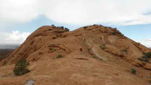 Cannyonlands. Pujant al segon mirador de Upheavel Dome