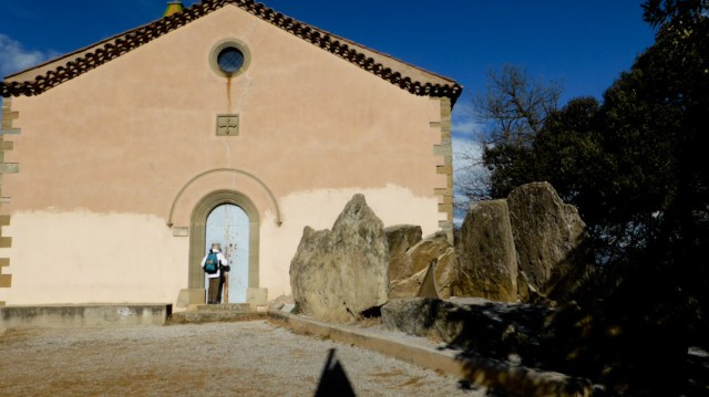 Ermita i dolmen de Puigseslloses