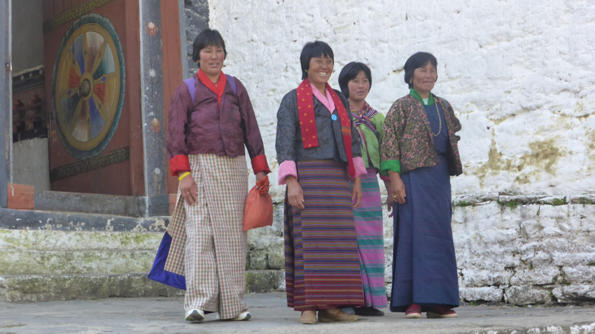 Bhutan women. Trongsa Dzong