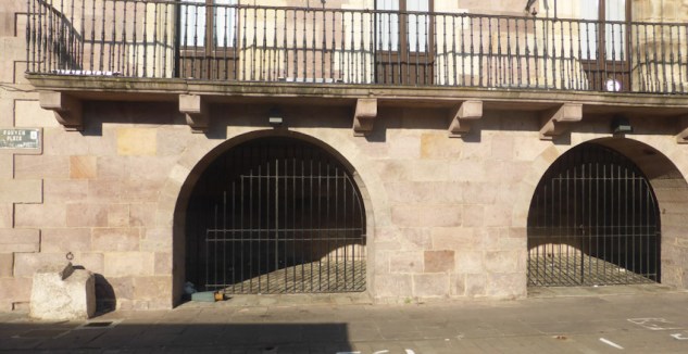 Elizondo. Botil harri