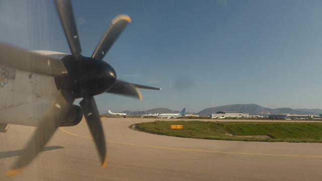 Atenes avio helices a illa